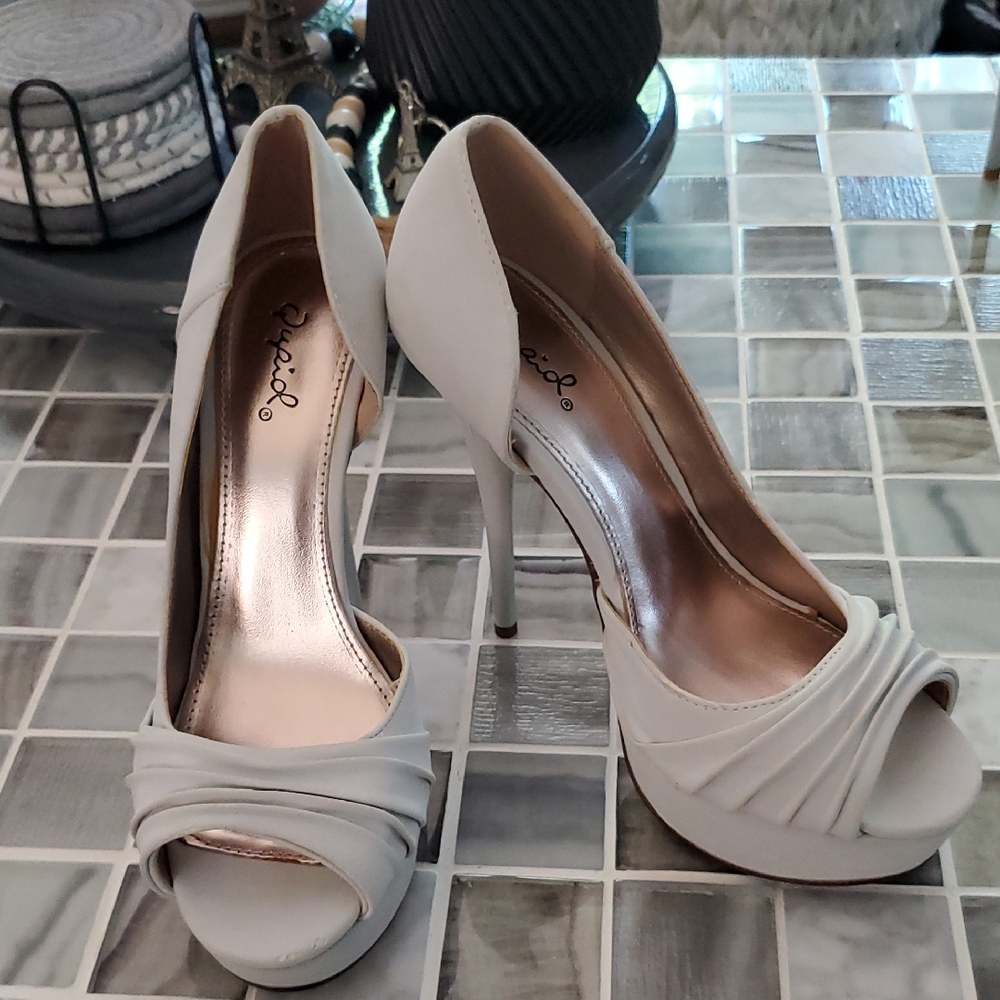 Qupid Elegant White Peep-Toe Heels